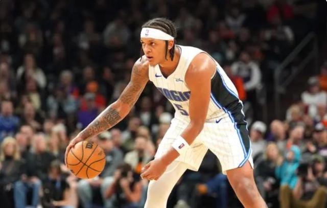 世俱杯官网-近6战场均32+9+6魔术队史首人 班凯罗迈向全明星