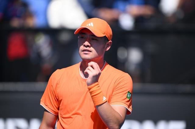 世俱杯官网-张奔斗：腿部拉伤的吴易昺，把对手打到腿抽筋