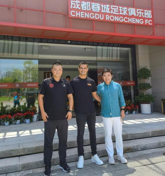 世俱杯下注网站-乔纳森自宣离队：两年见不到妻儿很艰难 感谢蓉城